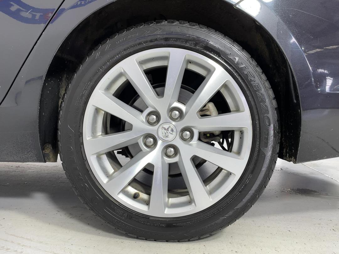 Photo '11' of Holden Malibu