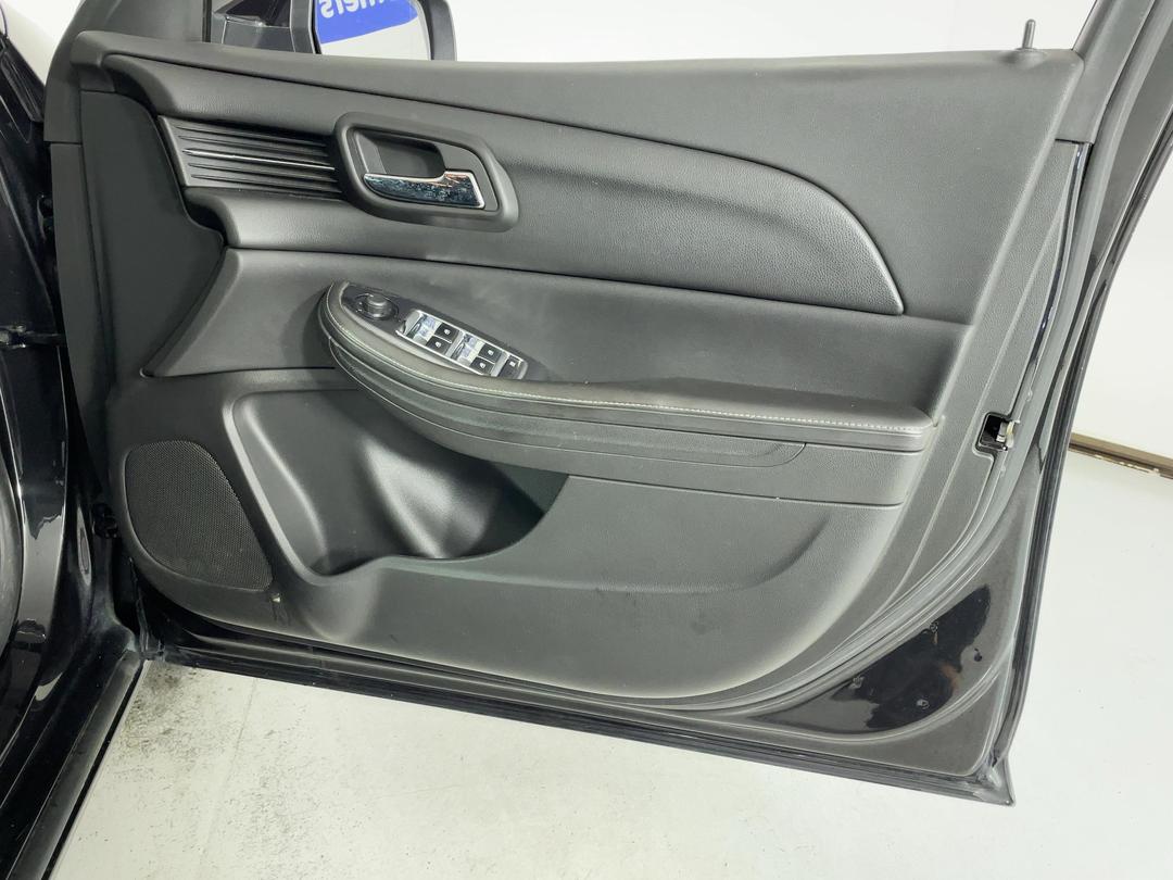 Photo '15' of Holden Malibu