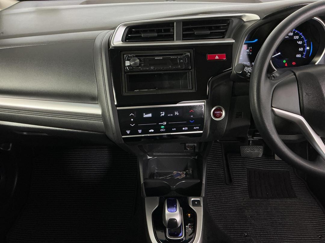 Photo '18' of Honda FIT