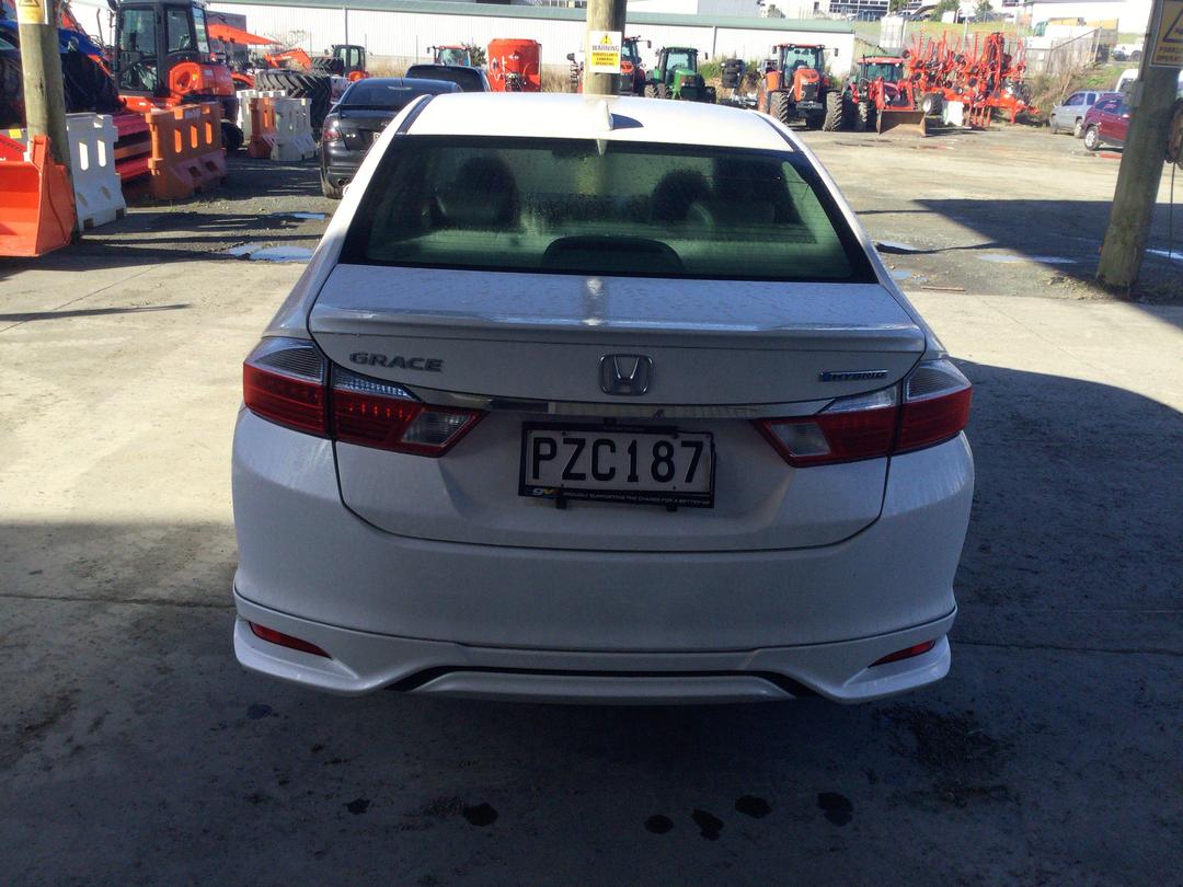 Photo '5' of Honda Grace Hybrid