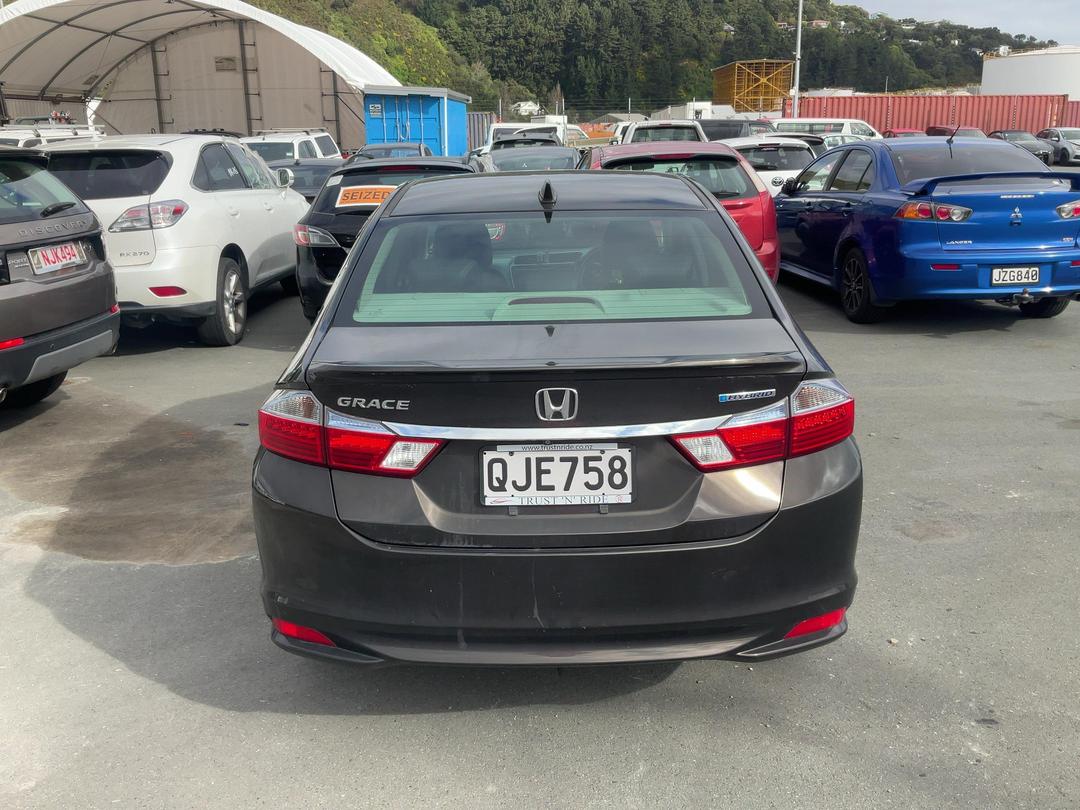 Photo '7' of Honda Grace Photo '7' of Honda Grace