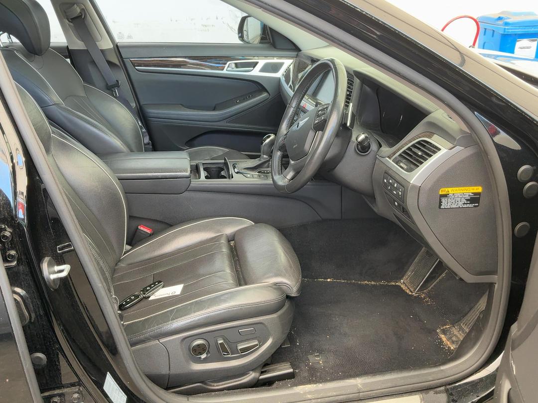 Photo '18' of Hyundai Genesis Photo '18' of Hyundai Genesis