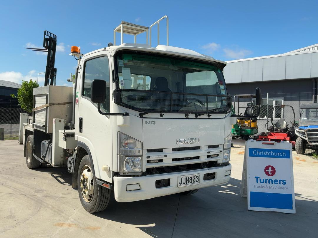 Photo '1' of Isuzu N Series NQR500M Service Vehicle