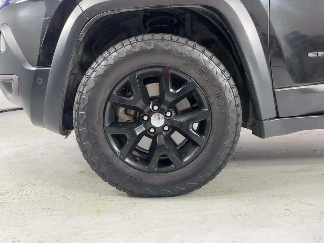 Photo '10' of Jeep Cherokee