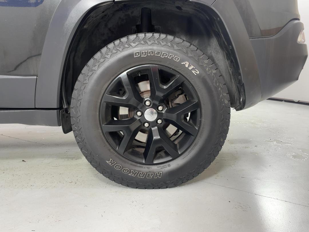 Photo '11' of Jeep Cherokee