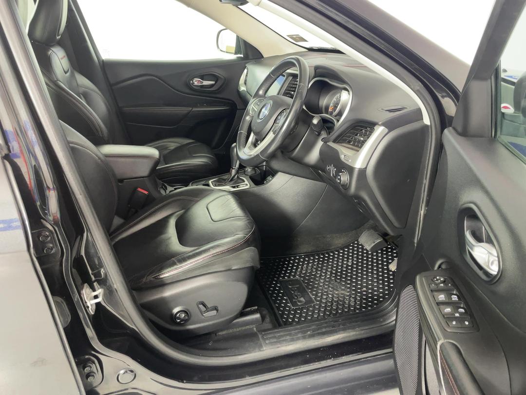 Photo '16' of Jeep Cherokee