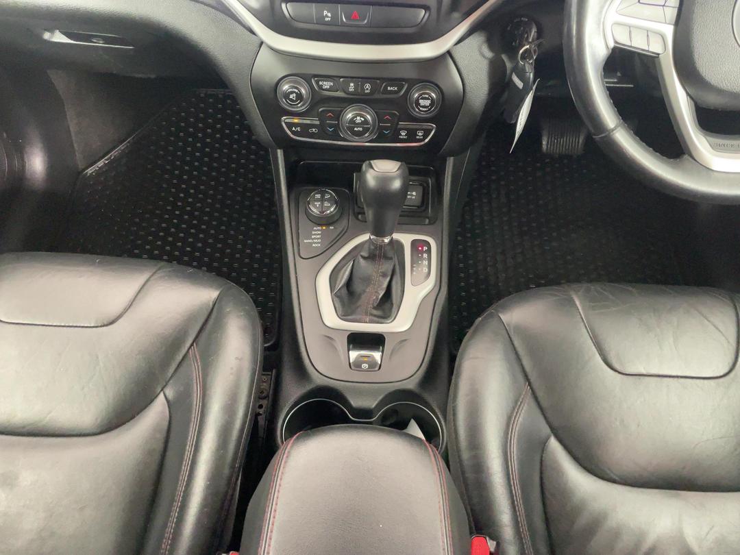 Photo '18' of Jeep Cherokee