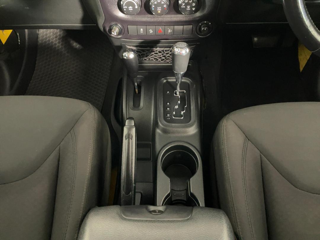 Photo '18' of Jeep Wrangler