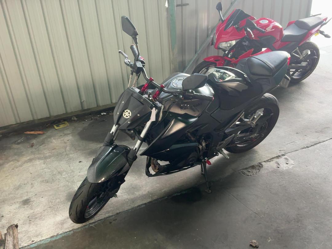 Photo '3' of Kawasaki ER 300A Photo '3' of Kawasaki ER 300A