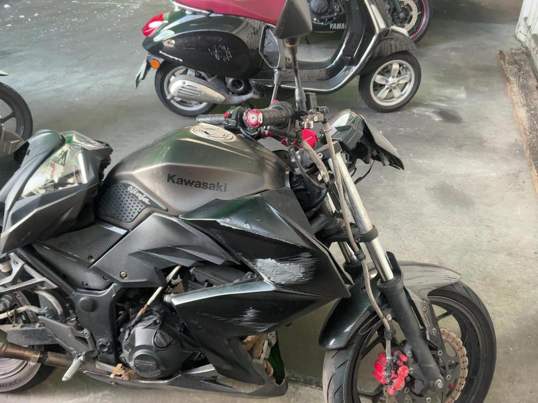 Photo '11' of Kawasaki ER 300A Photo '11' of Kawasaki ER 300A