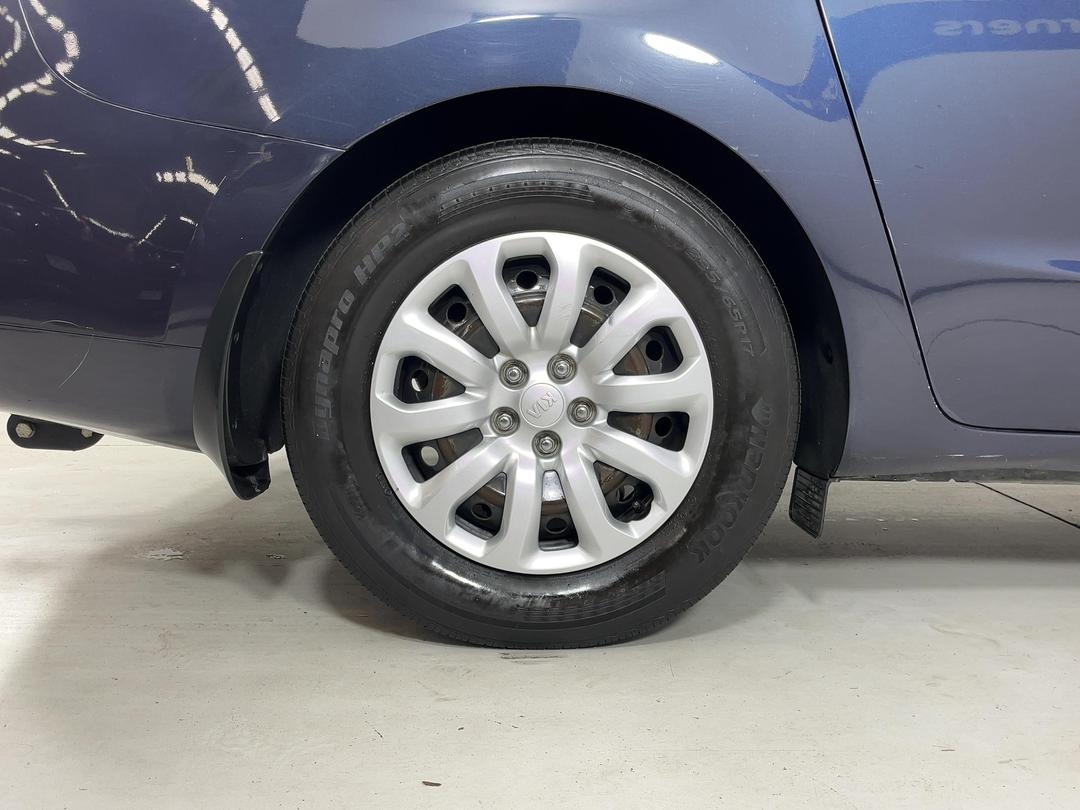Photo '12' of KIA Carnival