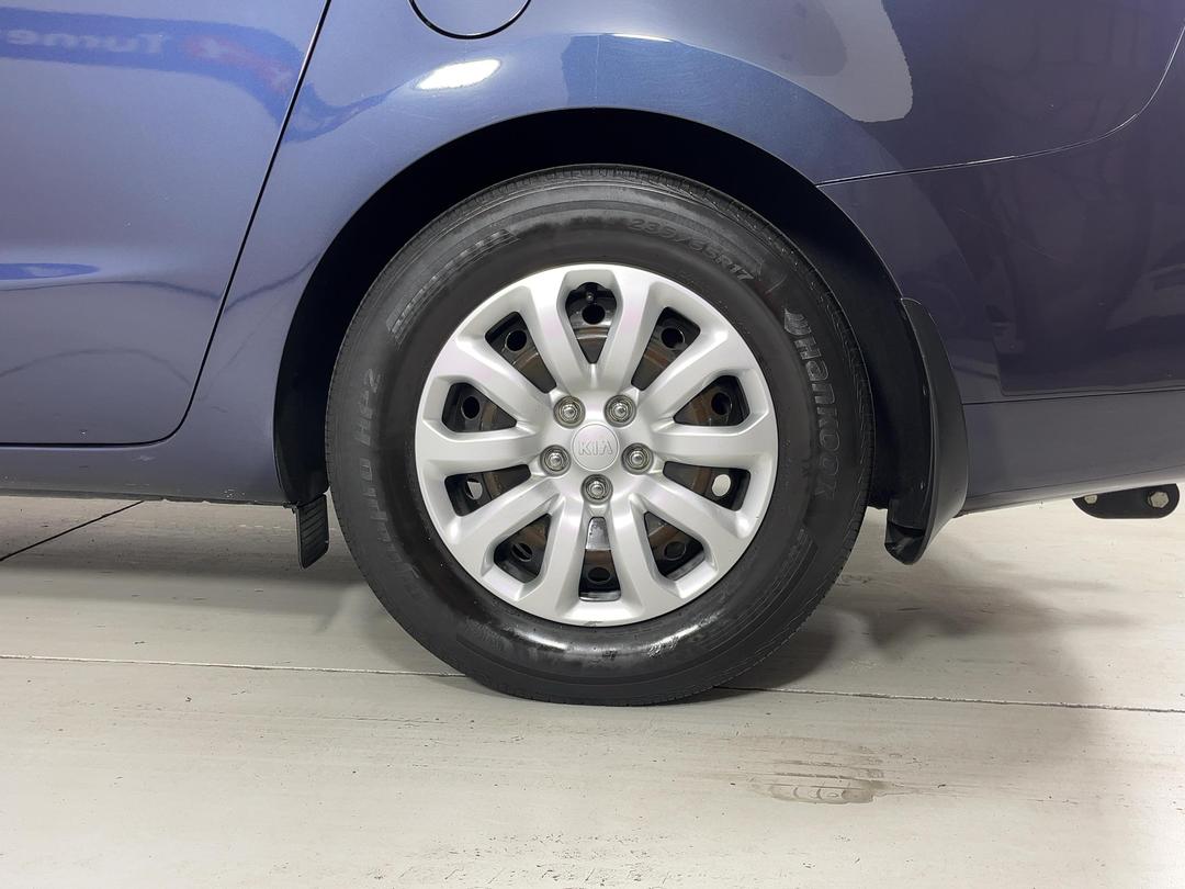 Photo '11' of KIA Carnival