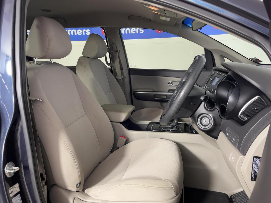 Photo '16' of KIA Carnival