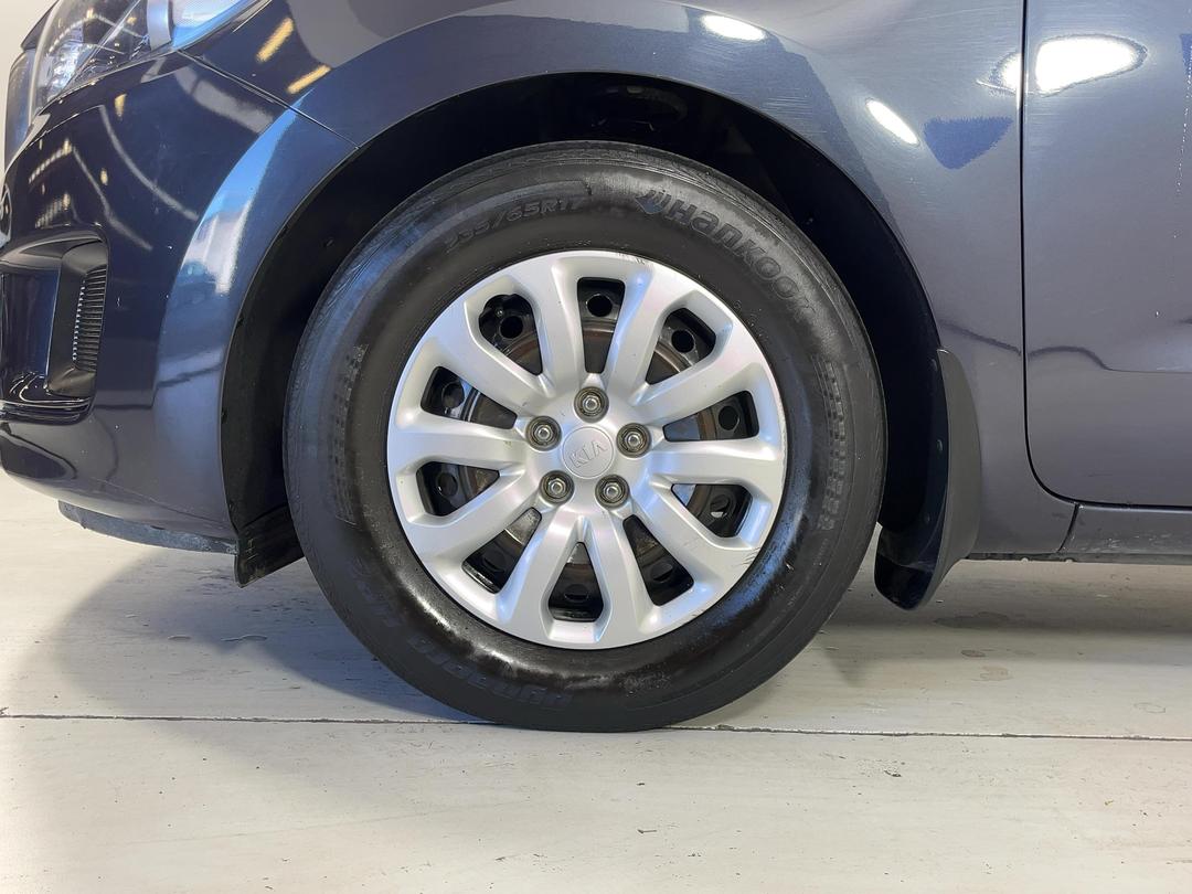 Photo '10' of KIA Carnival