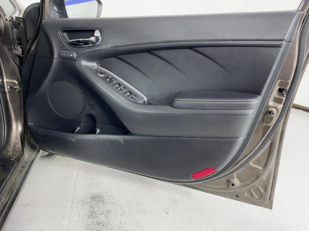 Photo '15' of KIA Cerato