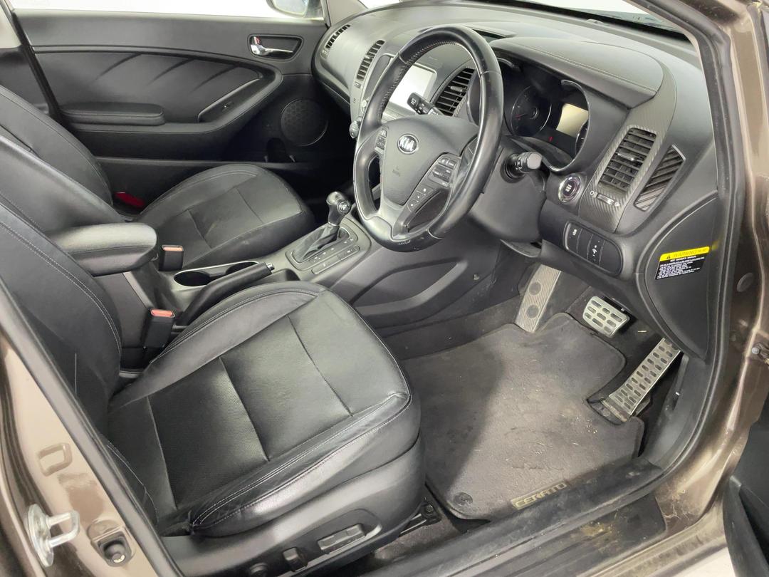 Photo '16' of KIA Cerato
