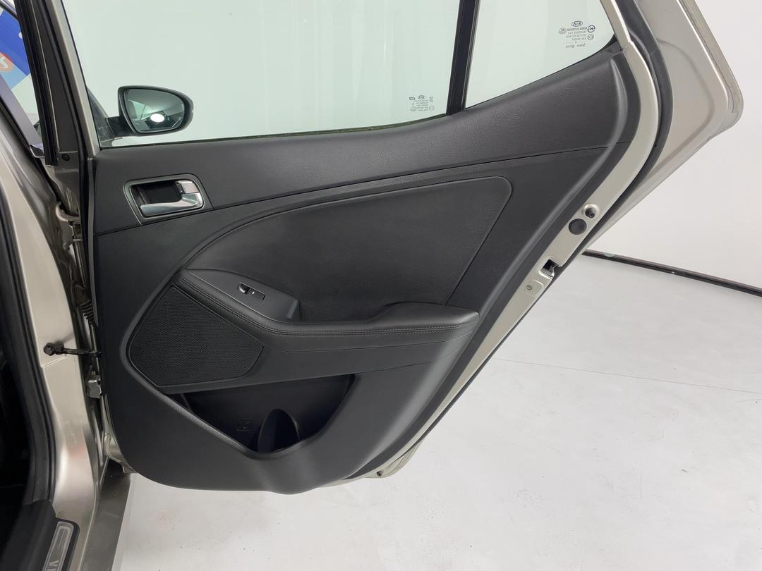 Photo '19' of KIA Optima