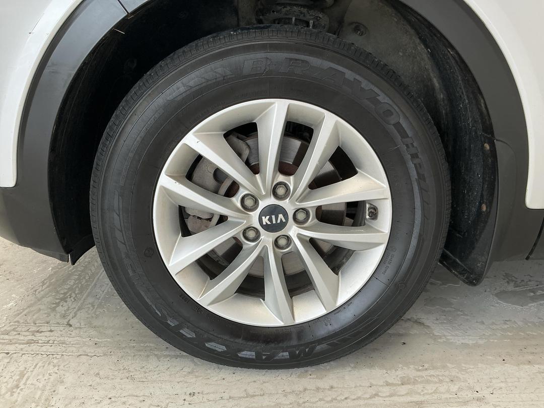 Photo '10' of KIA Sorento