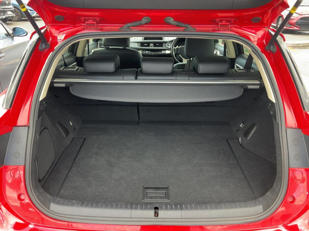 Photo '5' of Lexus CT200H Photo '5' of Lexus CT200H