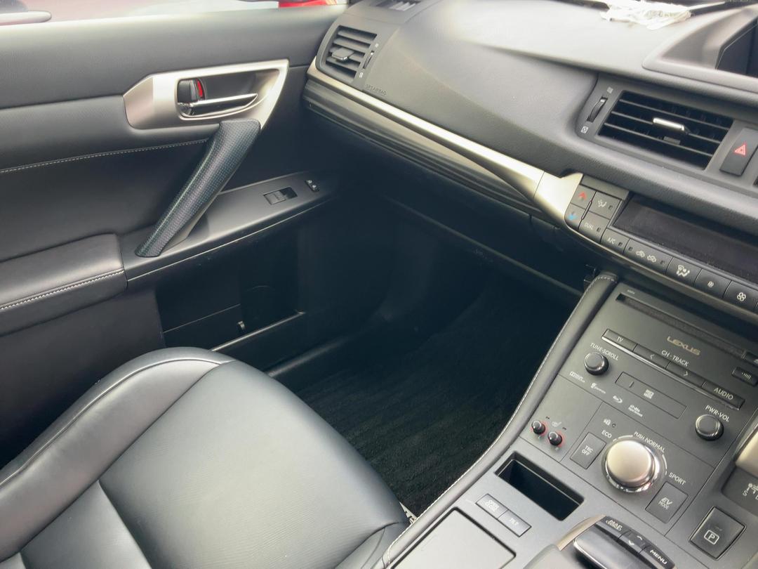 Photo '18' of Lexus CT200H Photo '18' of Lexus CT200H