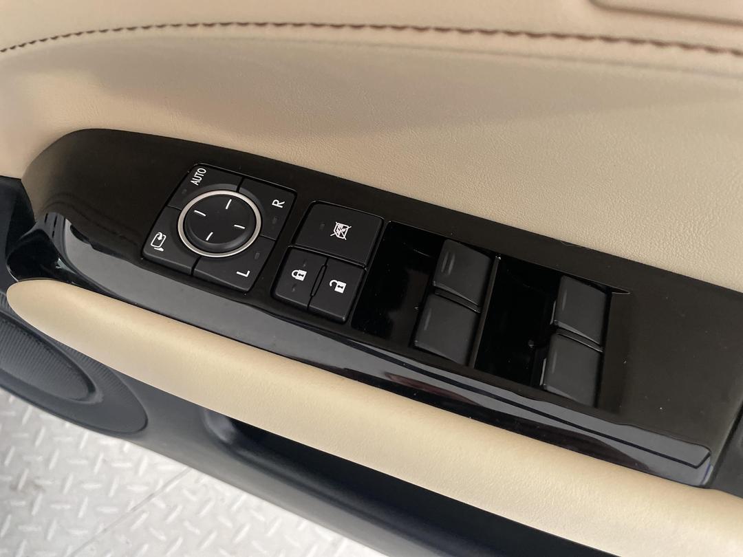 Photo '24' of Lexus GS300H