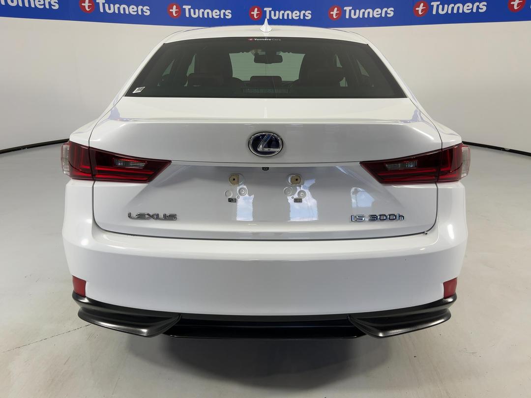 Photo '6' of Lexus IS300H