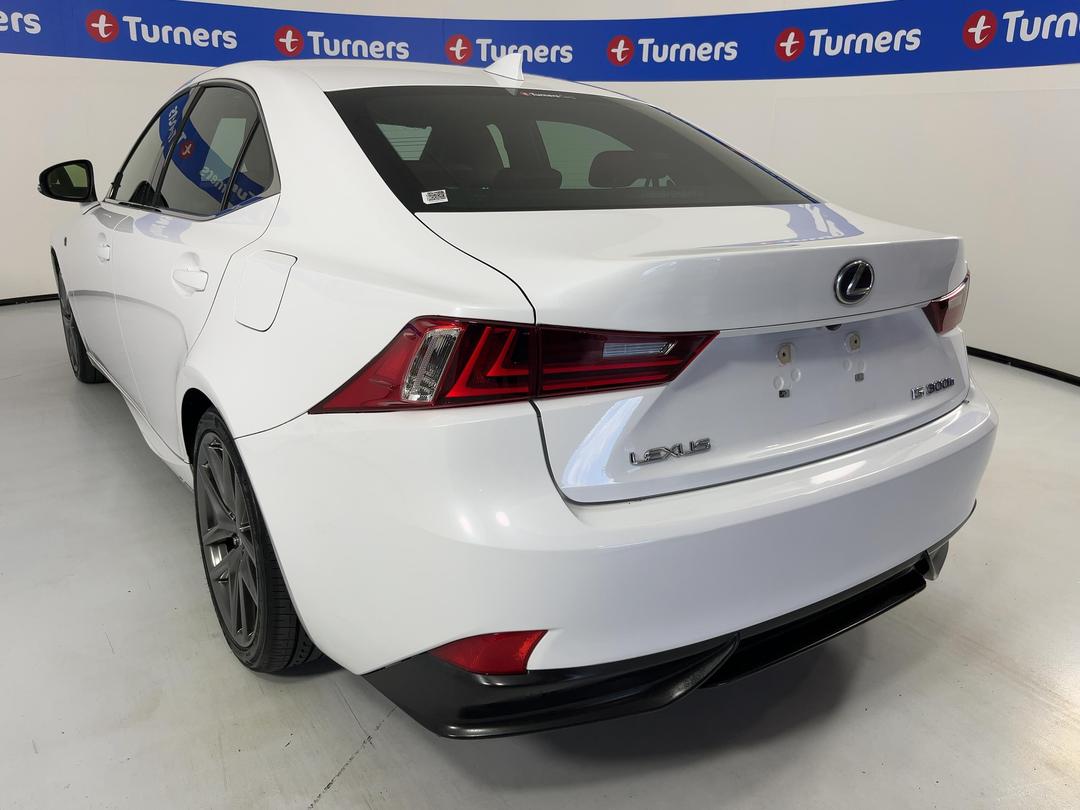 Photo '5' of Lexus IS300H