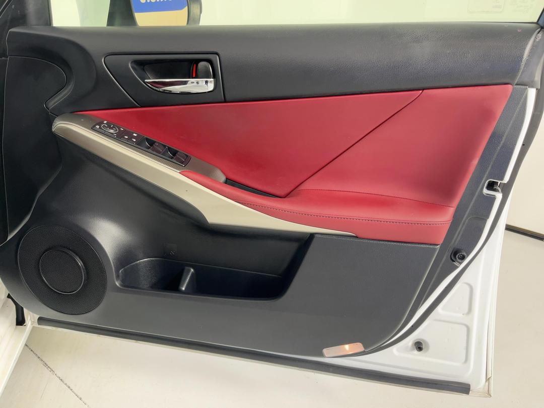 Photo '15' of Lexus IS300H