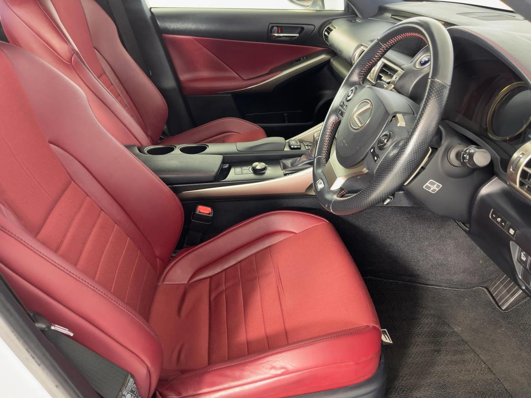 Photo '16' of Lexus IS300H