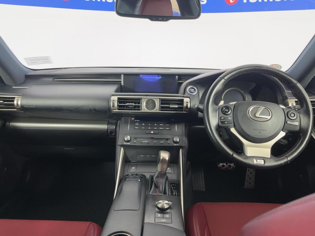 Photo '17' of Lexus IS300H