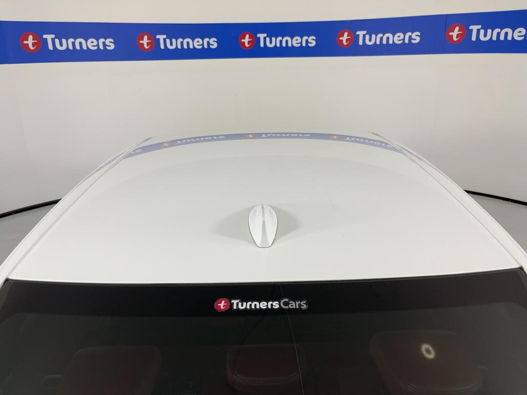 Photo '26' of Lexus IS300H