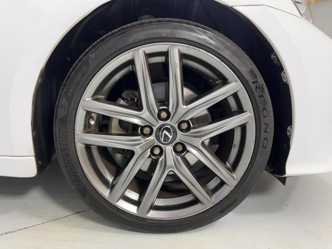 Photo '9' of Lexus IS300H