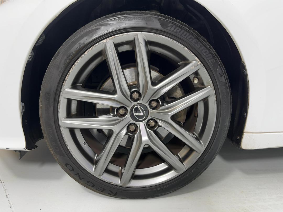 Photo '10' of Lexus IS300H