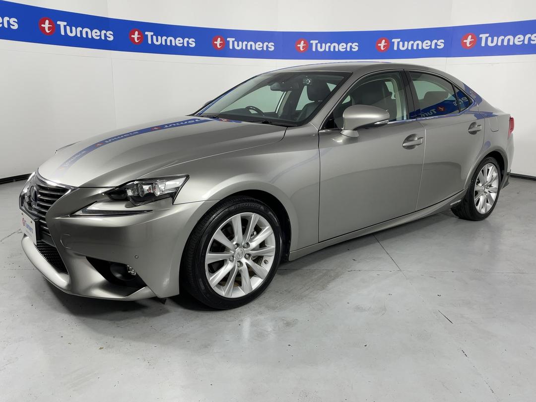 Photo '4' of Lexus IS300H