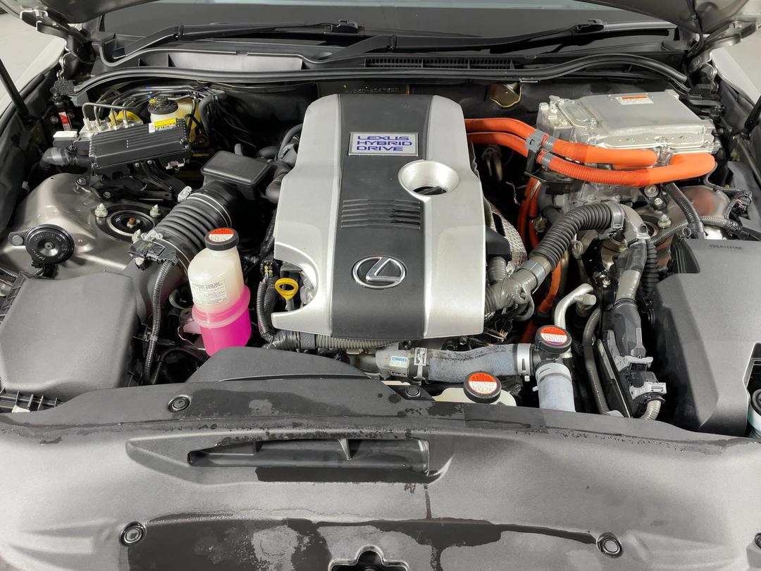 Photo '13' of Lexus IS300H