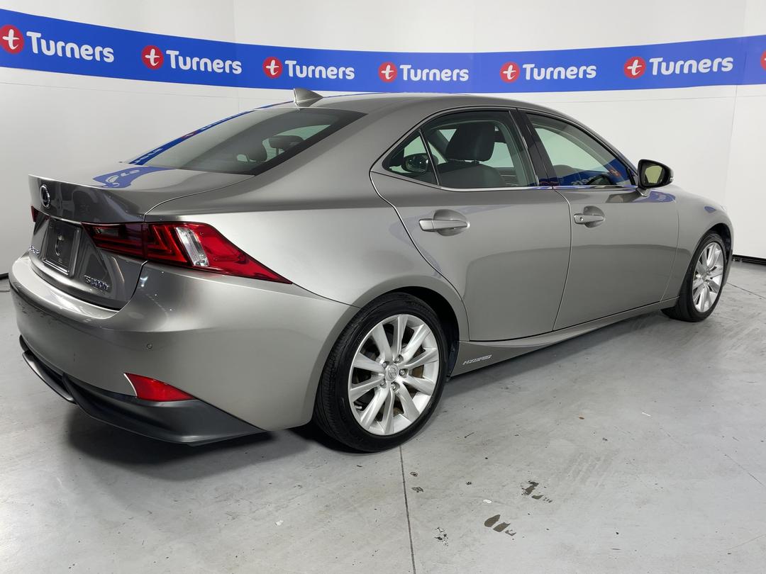 Photo '7' of Lexus IS300H