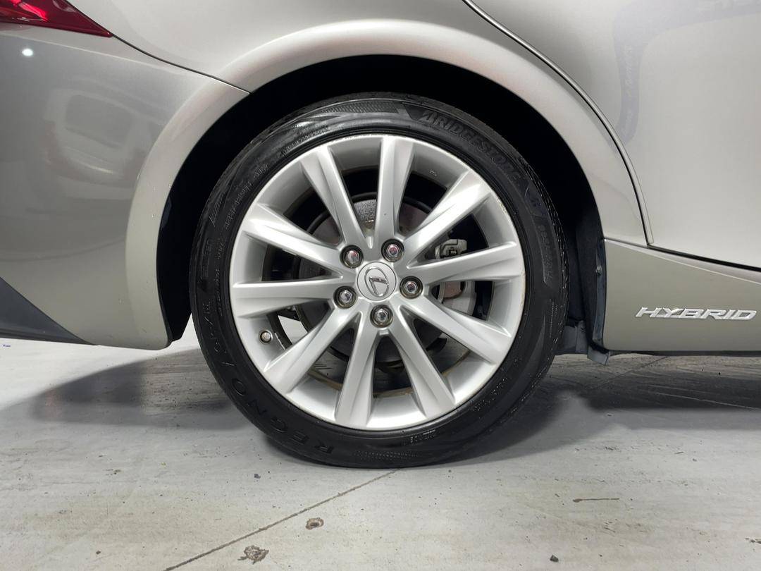 Photo '12' of Lexus IS300H