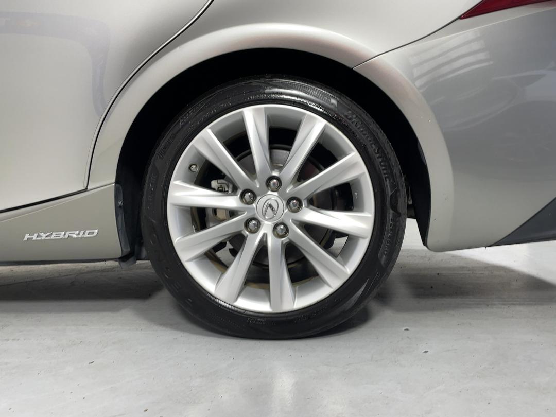 Photo '11' of Lexus IS300H