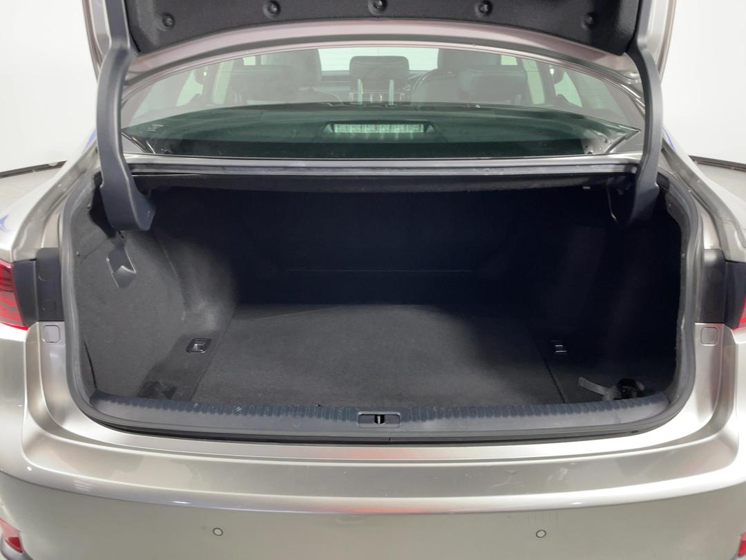 Photo '14' of Lexus IS300H