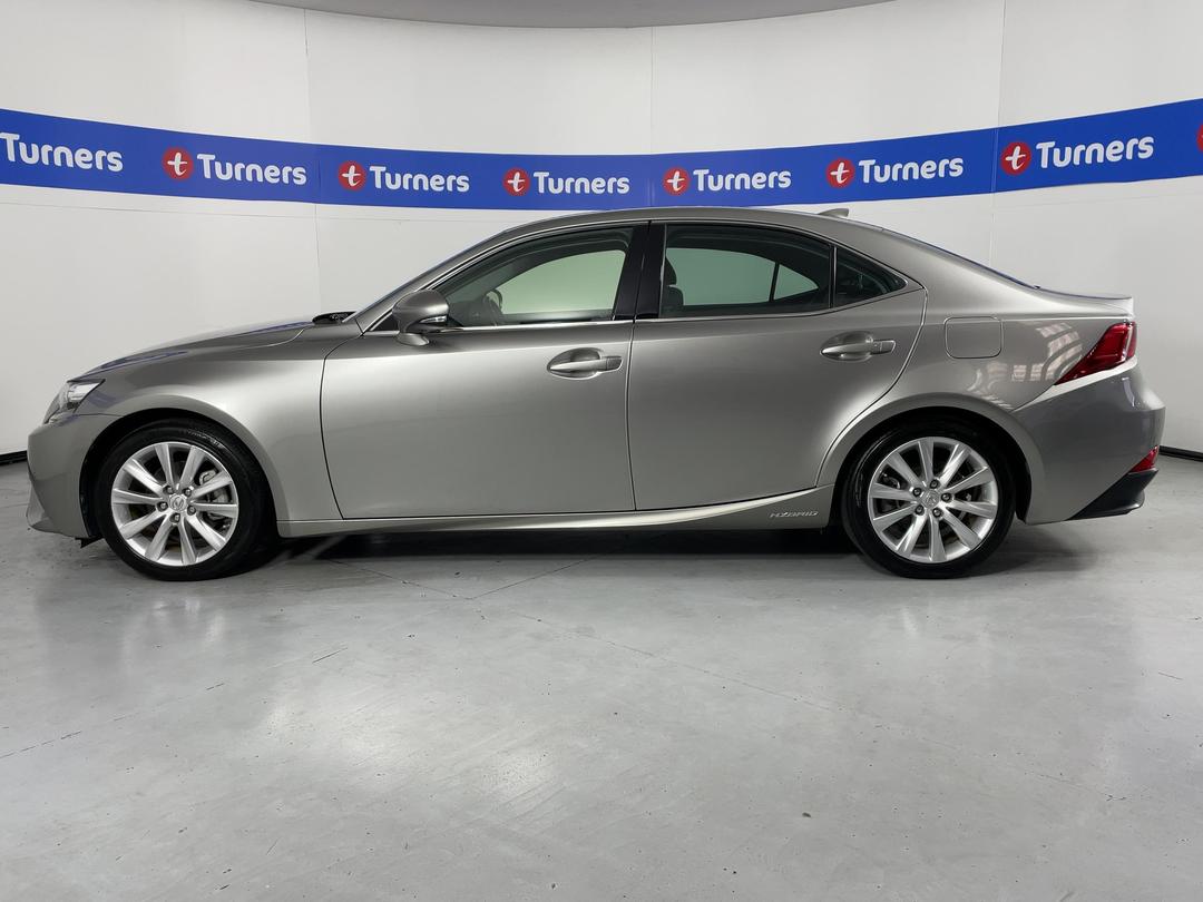 Photo '24' of Lexus IS300H