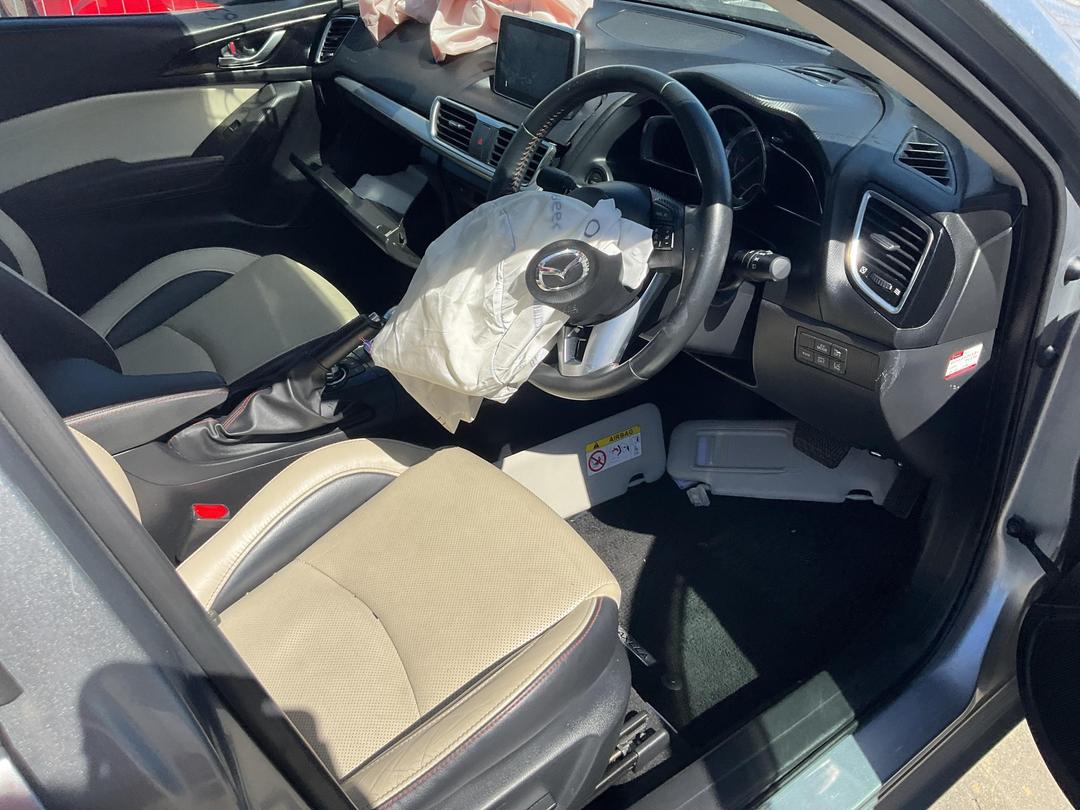 Photo '11' of Mazda Axela Skyactiv HEV