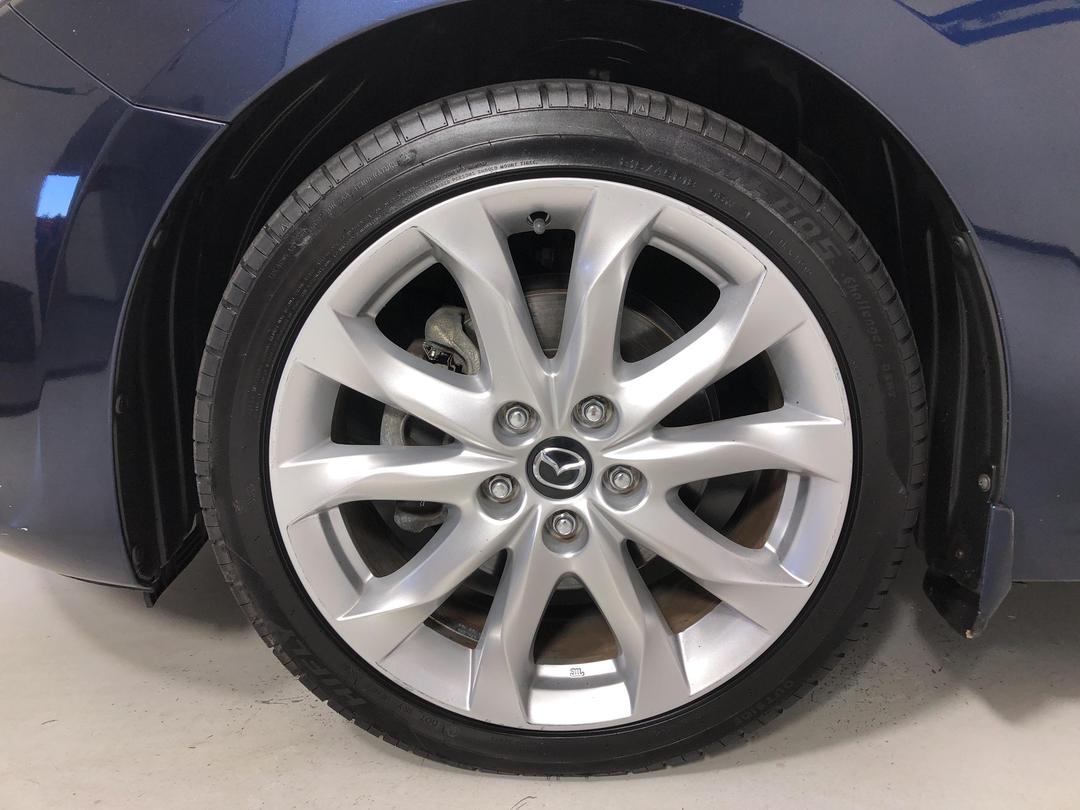 Photo '10' of Mazda Axela