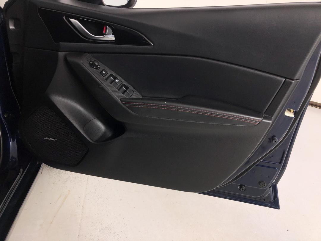 Photo '15' of Mazda Axela