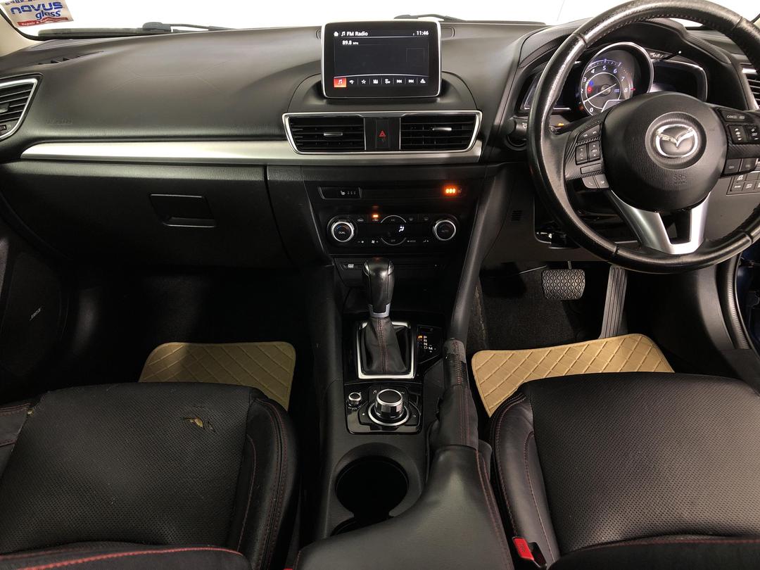 Photo '17' of Mazda Axela