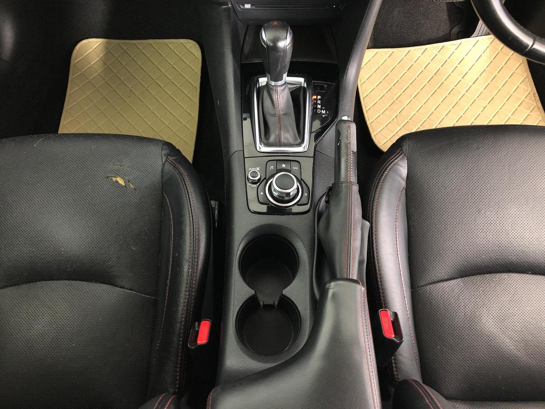 Photo '18' of Mazda Axela