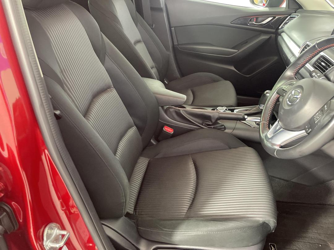 Photo '16' of Mazda Axela