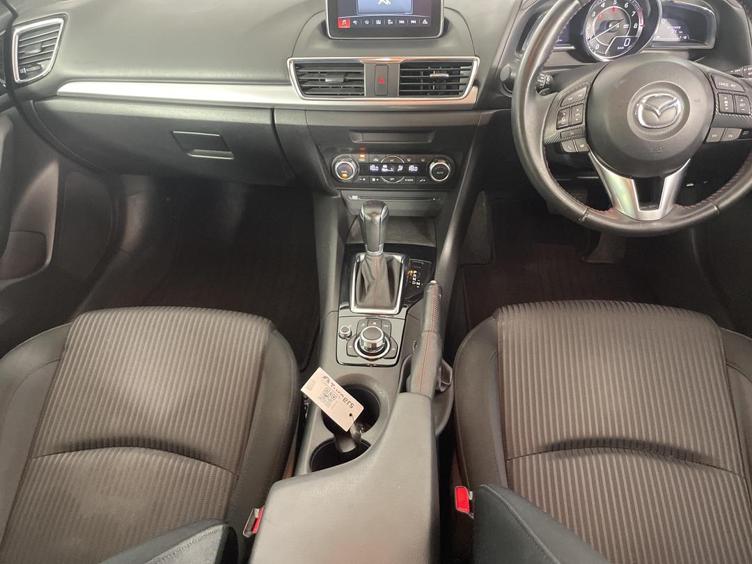 Photo '18' of Mazda Axela