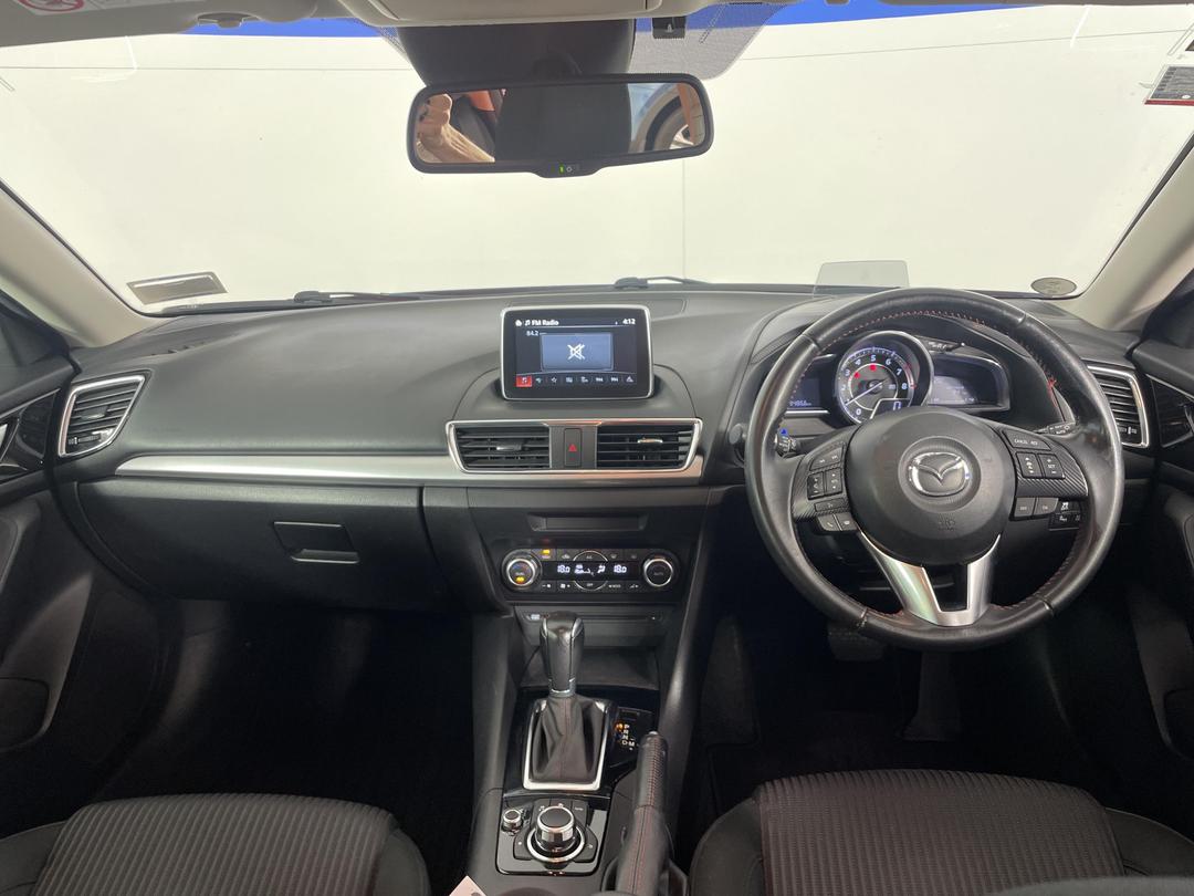 Photo '17' of Mazda Axela