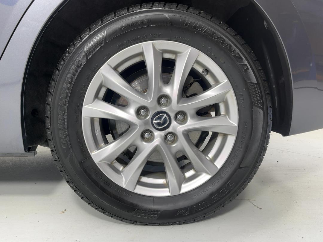 Photo '11' of Mazda Axela