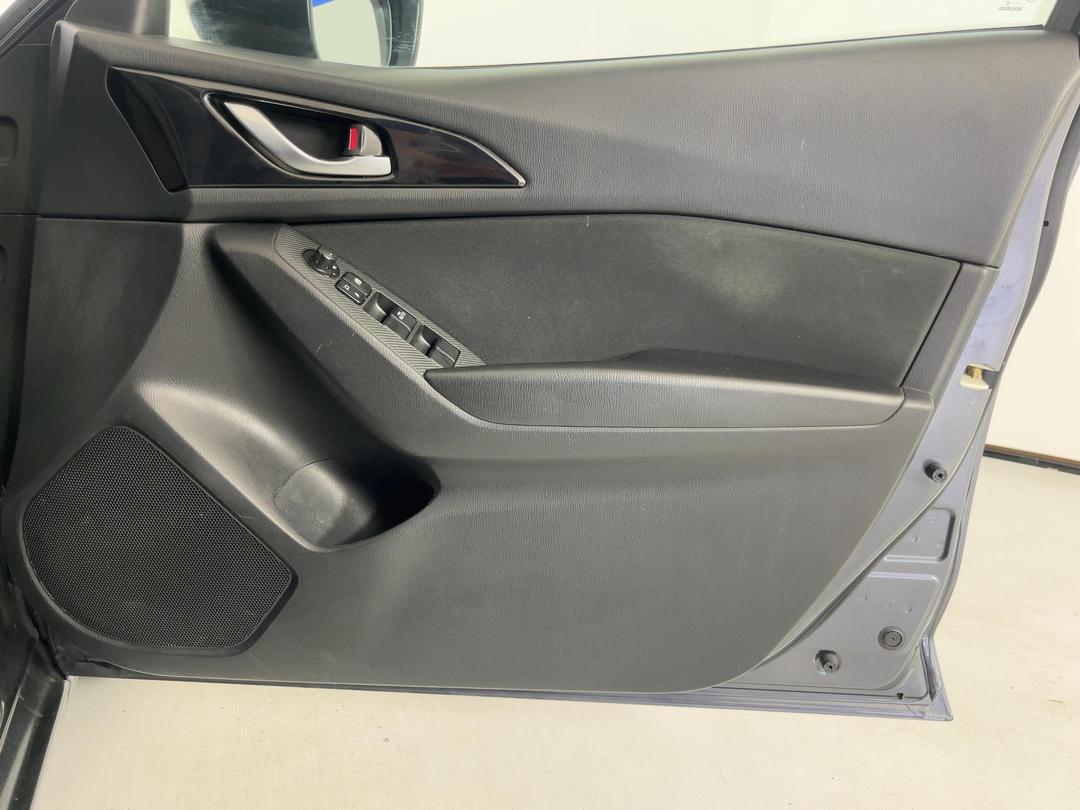 Photo '15' of Mazda Axela